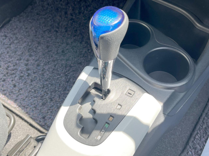 2014 Toyota Aqua DAA-NHP10 (UW-69f1f7b43390f)[7]