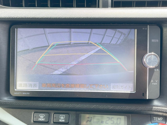 2014 Toyota Aqua DAA-NHP10 (UW-69f1f7b43390f)[17]