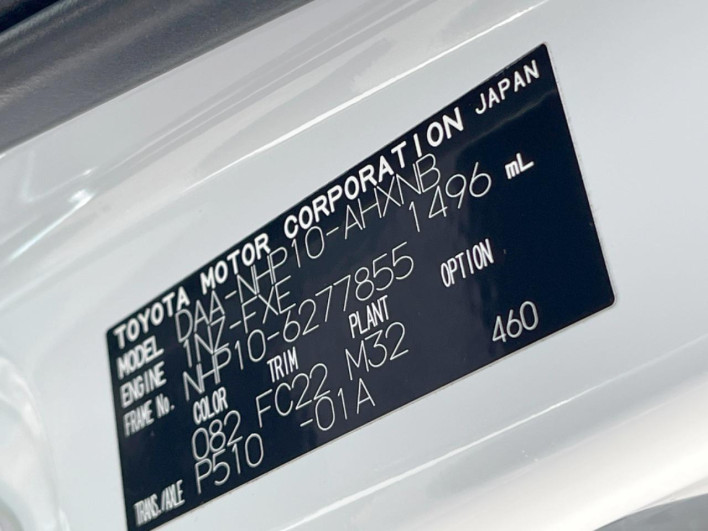 2014 Toyota Aqua DAA-NHP10 (UW-69f1f7b43390f)[1]