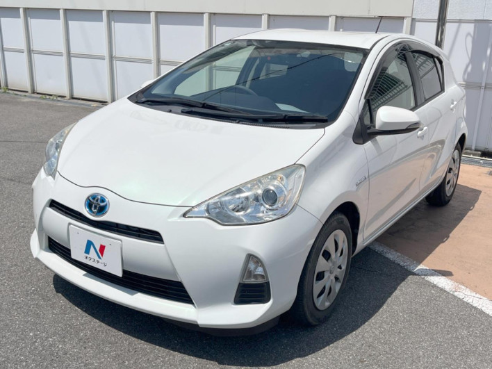 2014 Toyota Aqua DAA-NHP10 (UW-69f1f7b43390f)[27]