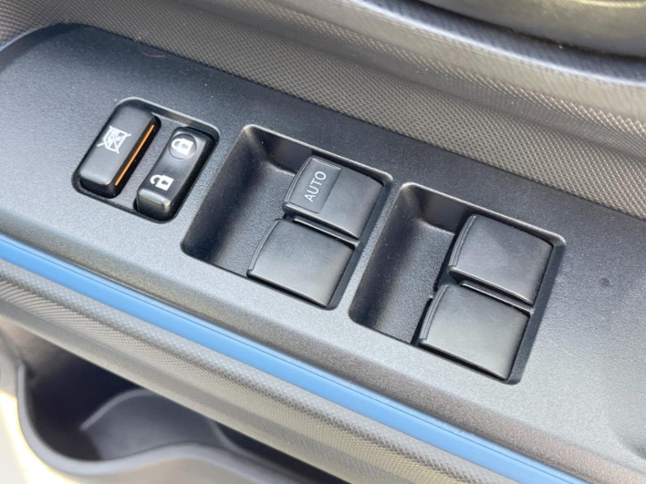 2014 Toyota Aqua DAA-NHP10 (UW-69f1f7b43390f)[4]