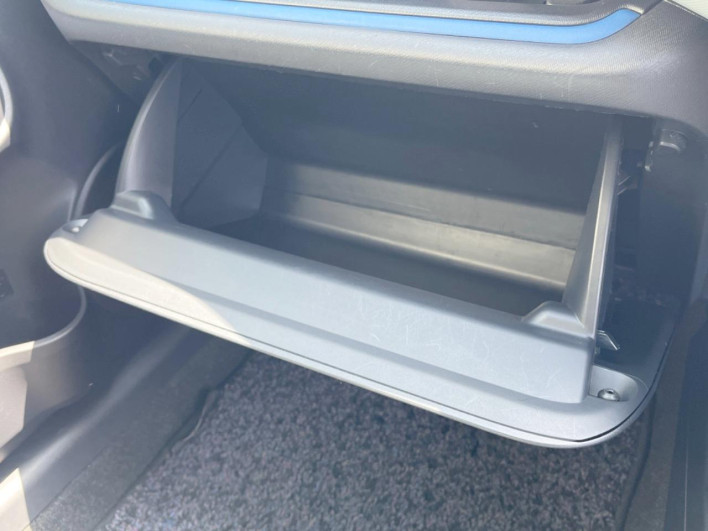 2014 Toyota Aqua DAA-NHP10 (UW-69f1f7b43390f)[14]