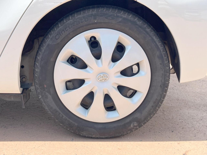2014 Toyota Aqua DAA-NHP10 (UW-69f1f7b43390f)[23]