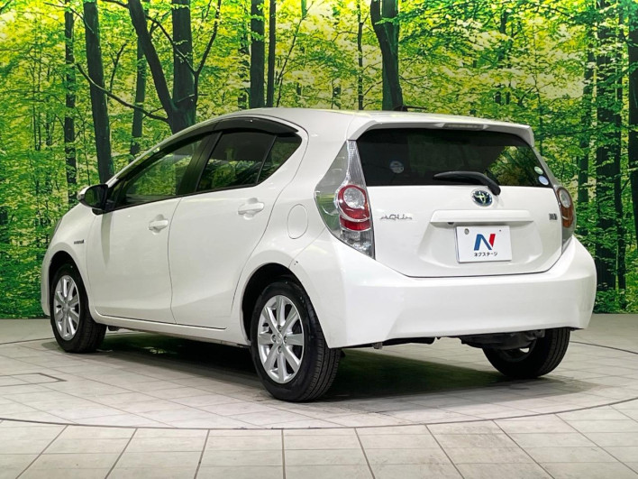 2014 Toyota Aqua DAA-NHP10 (UW-69f1f7b46f577)[18]
