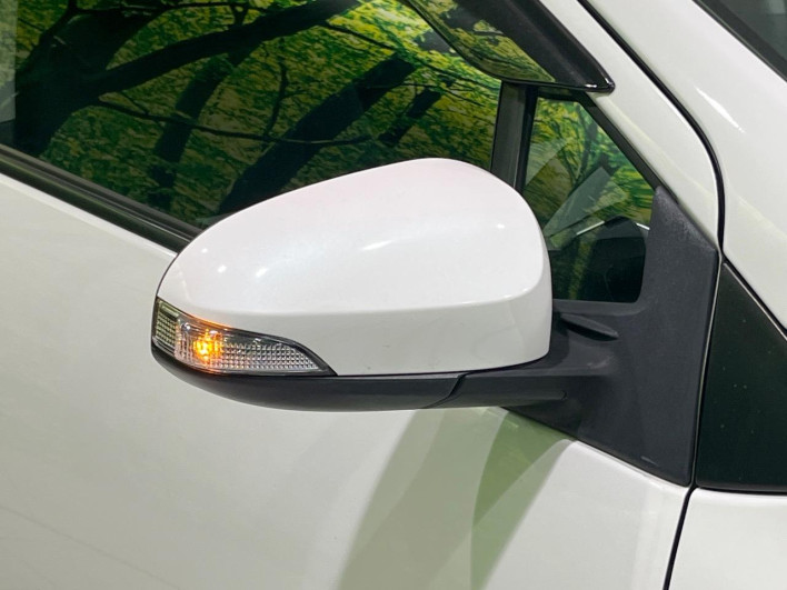 2014 Toyota Aqua DAA-NHP10 (UW-69f1f7b46f577)[11]