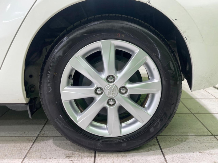 2014 Toyota Aqua DAA-NHP10 (UW-69f1f7b46f577)[8]