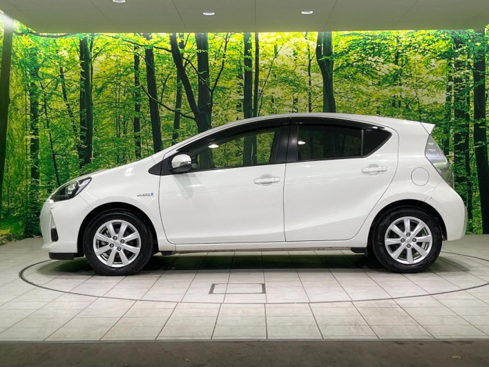 2014 Toyota Aqua DAA-NHP10 (UW-69f1f7b46f577)[19]