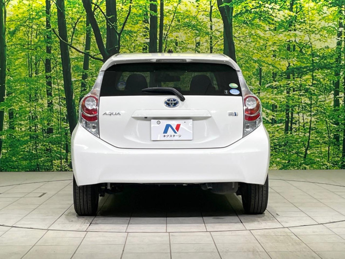 2014 Toyota Aqua DAA-NHP10 (UW-69f1f7b46f577)[17]