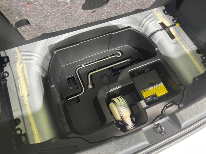 2014 Toyota Aqua DAA-NHP10 (UW-69f1f7b46f577)[25]