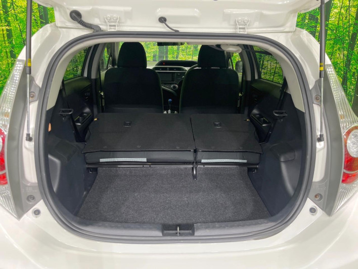 2014 Toyota Aqua DAA-NHP10 (UW-69f1f7b46f577)[26]