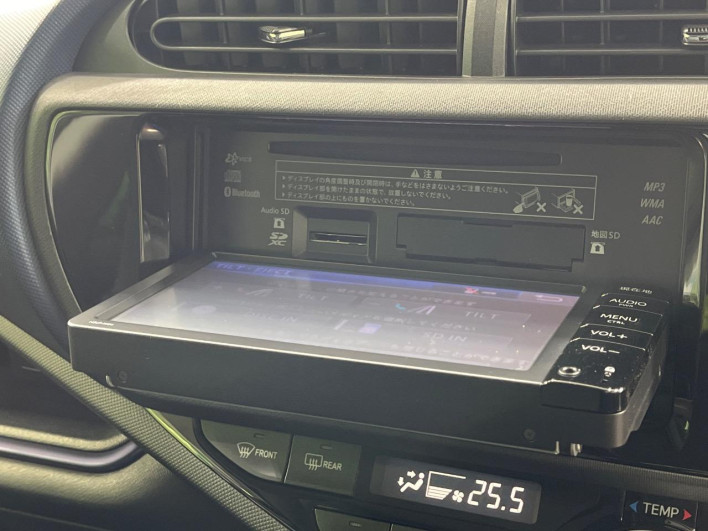 2015 Toyota Aqua DAA-NHP10 (UW-69f1f7b49b09c)[15]