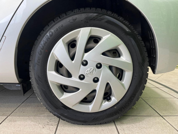 2015 Toyota Aqua DAA-NHP10 (UW-69f1f7b49b09c)[8]