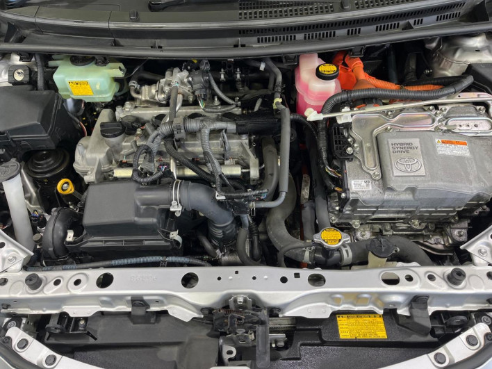 2015 Toyota Aqua DAA-NHP10 (UW-69f1f7b49b09c)[4]