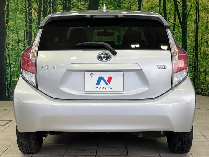 2015 Toyota Aqua DAA-NHP10 (UW-69f1f7b49b09c)[26]