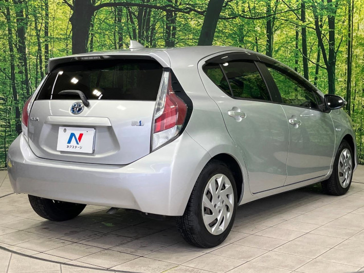 2015 Toyota Aqua DAA-NHP10 (UW-69f1f7b49b09c)[25]