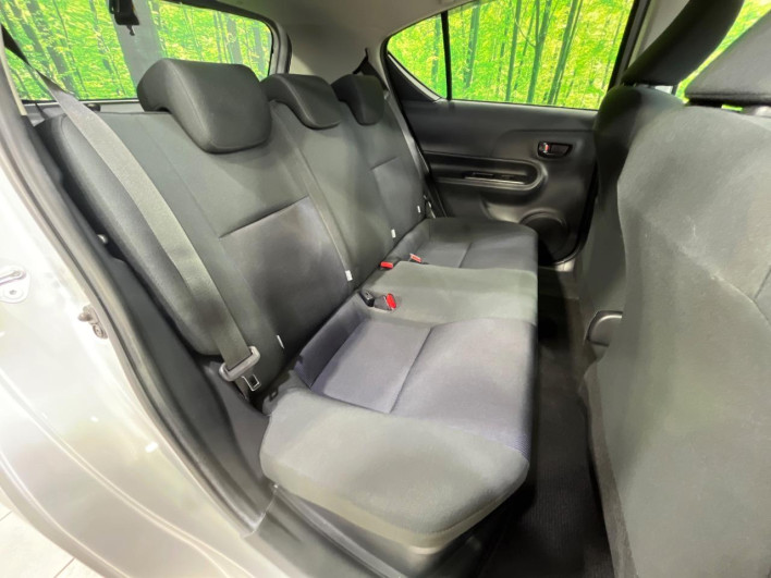 2015 Toyota Aqua DAA-NHP10 (UW-69f1f7b49b09c)[23]