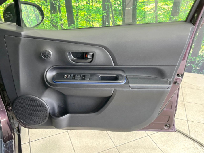 2015 Toyota Aqua DAA-NHP10 (UW-69f1f7b5a4b4b)[14]