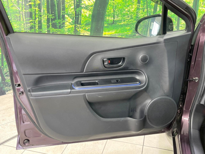 2015 Toyota Aqua DAA-NHP10 (UW-69f1f7b5a4b4b)[10]