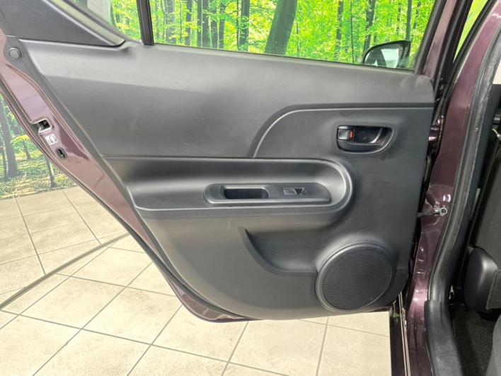 2015 Toyota Aqua DAA-NHP10 (UW-69f1f7b5a4b4b)[11]