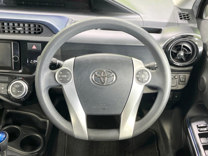 2015 Toyota Aqua DAA-NHP10 (UW-69f1f7b5a4b4b)[20]