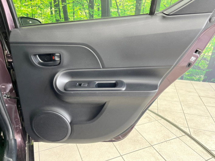 2015 Toyota Aqua DAA-NHP10 (UW-69f1f7b5a4b4b)[15]