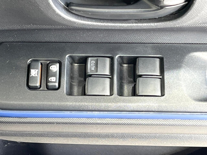 2015 Toyota Aqua DAA-NHP10 (UW-69f1f7b5a4b4b)[22]