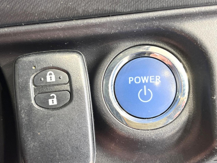 2015 Toyota Aqua DAA-NHP10 (UW-69f1f7b5a4b4b)[27]
