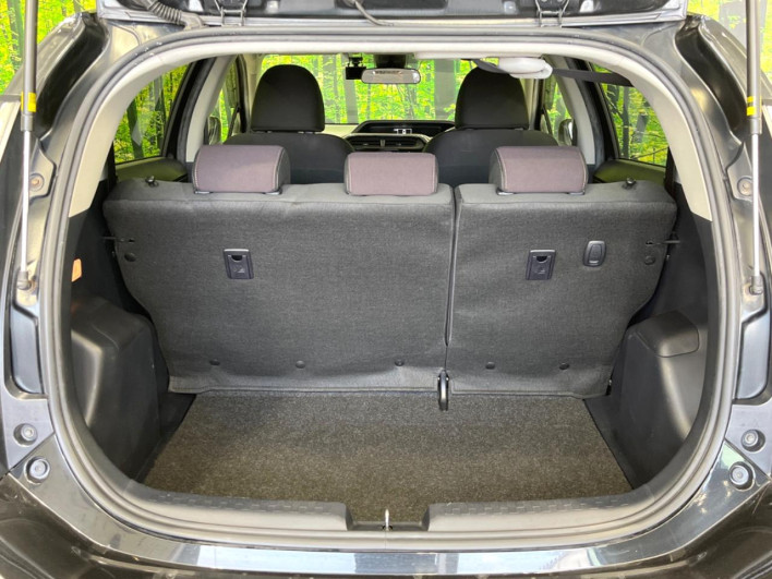 2017 Toyota Aqua DAA-NHP10 (UW-69f1f7b69eff8)[11]