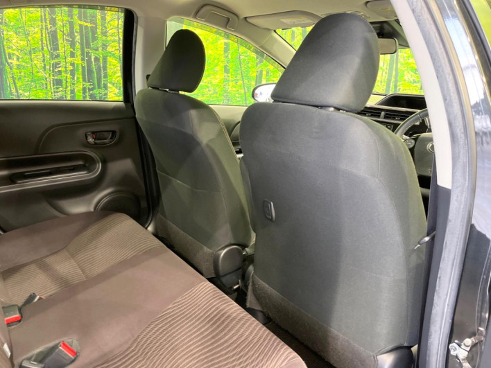 2017 Toyota Aqua DAA-NHP10 (UW-69f1f7b69eff8)[8]