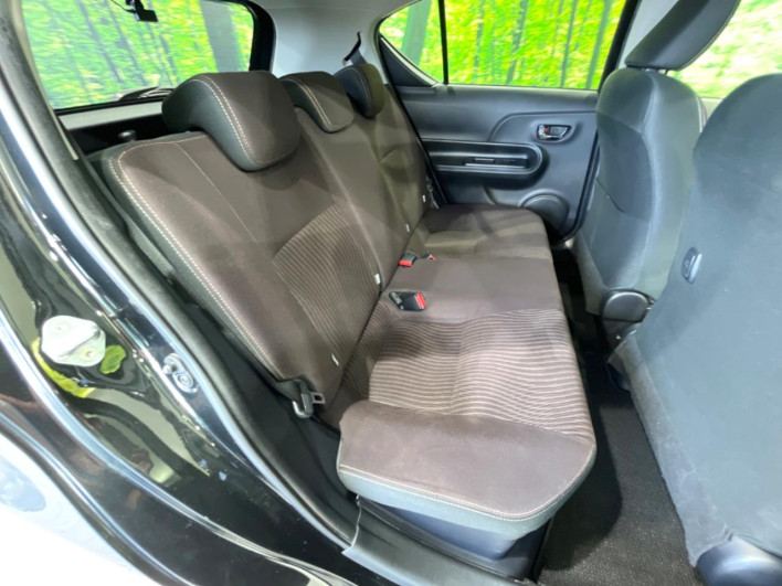 2017 Toyota Aqua DAA-NHP10 (UW-69f1f7b69eff8)[9]