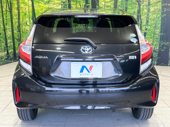2017 Toyota Aqua DAA-NHP10 (UW-69f1f7b69eff8)[10]