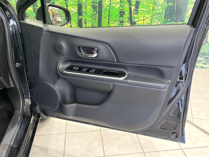 2017 Toyota Aqua DAA-NHP10 (UW-69f1f7b69eff8)[5]