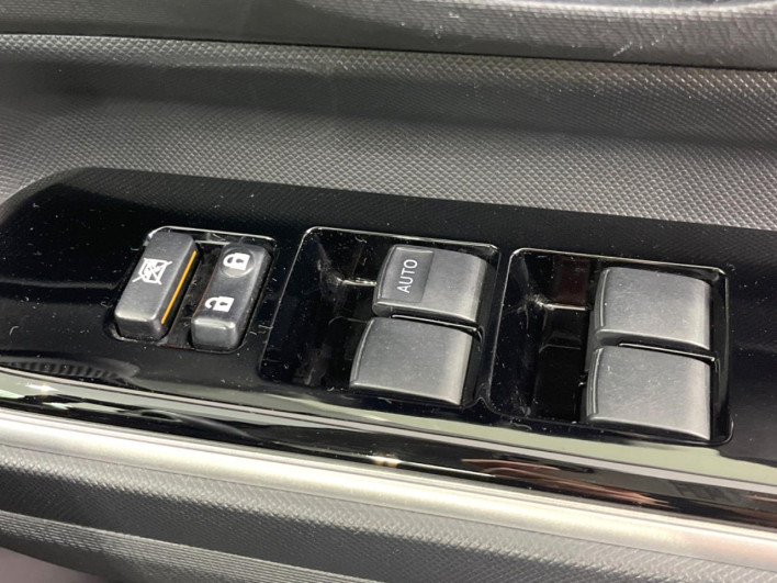 2017 Toyota Aqua DAA-NHP10 (UW-69f1f7b69eff8)[24]
