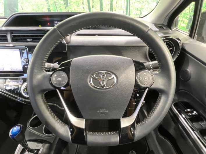 2017 Toyota Aqua DAA-NHP10 (UW-69f1f7b69eff8)[28]
