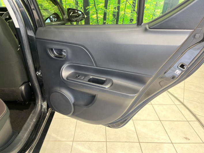 2017 Toyota Aqua DAA-NHP10 (UW-69f1f7b69eff8)[7]