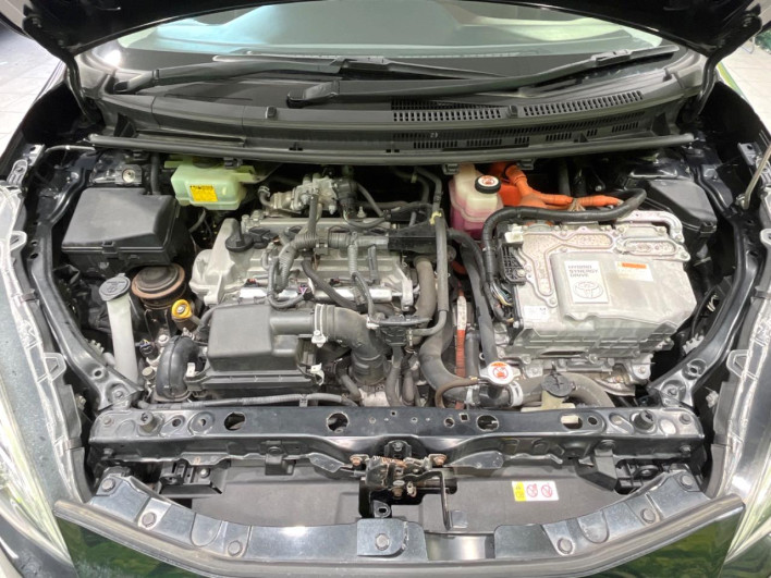 2017 Toyota Aqua DAA-NHP10 (UW-69f1f7b69eff8)[4]