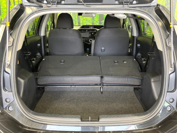 2017 Toyota Aqua DAA-NHP10 (UW-69f1f7b69eff8)[12]