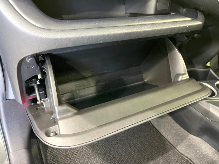 2017 Toyota Aqua DAA-NHP10 (UW-69f1f7b69eff8)[21]