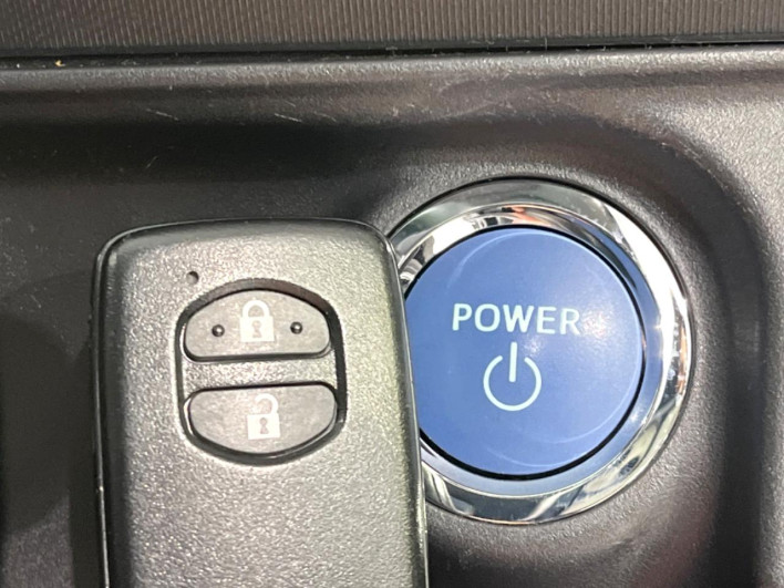 2017 Toyota Aqua DAA-NHP10 (UW-69f1f7b69eff8)[23]