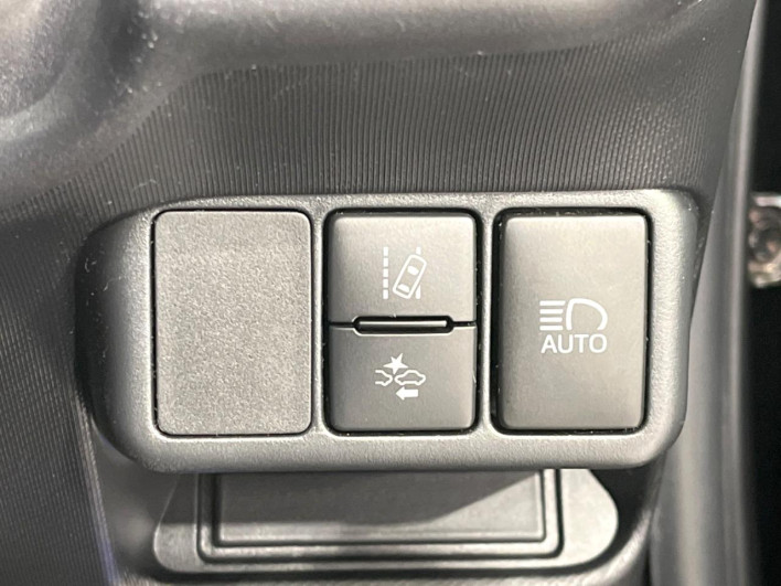 2017 Toyota Aqua DAA-NHP10 (UW-69f1f7b69eff8)[26]