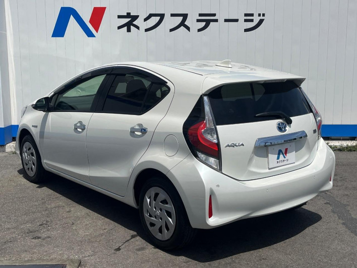 2018 Toyota Aqua DAA-NHP10 (UW-69f1f7b890fe8)[19]