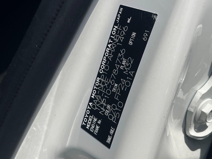 2018 Toyota Aqua DAA-NHP10 (UW-69f1f7b890fe8)[1]