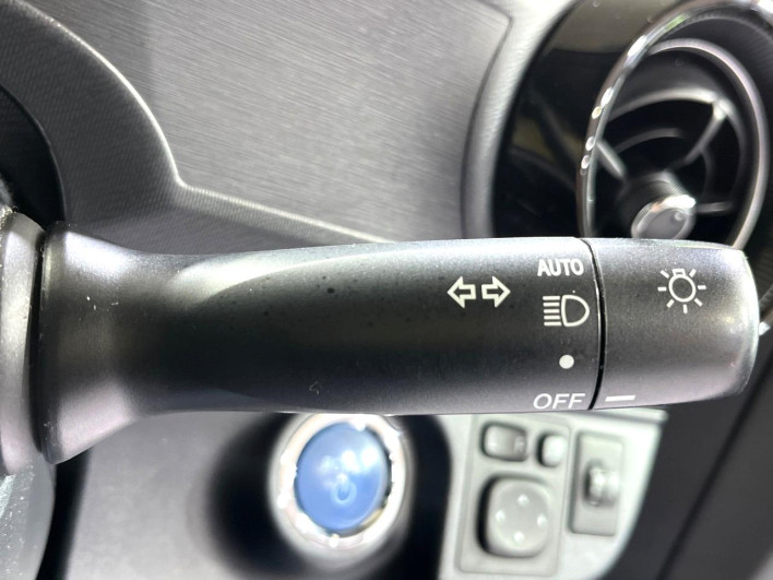 2019 Toyota Aqua DAA-NHP10 (UW-69f1f7b8b4734)[28]