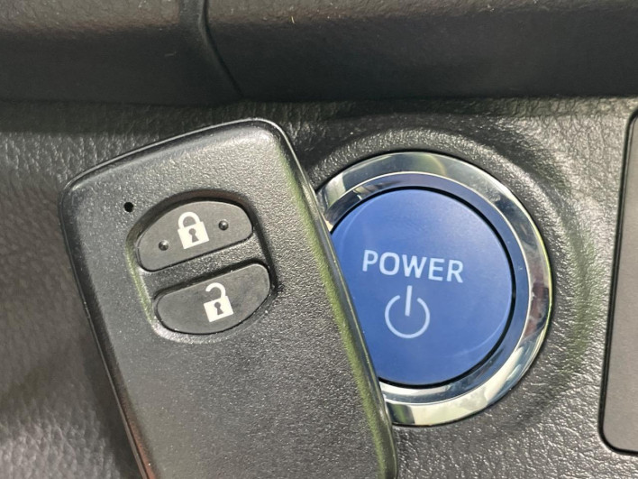 2017 Toyota Vitz DAA-NHP130 (UW-69f1f7b9c8028)[6]