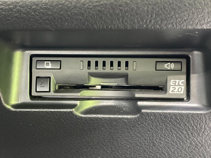 2017 Toyota Vitz DAA-NHP130 (UW-69f1f7b9c8028)[9]