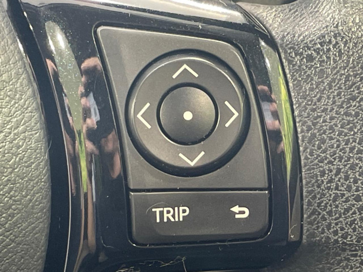 2017 Toyota Vitz DAA-NHP130 (UW-69f1f7b9c8028)[18]