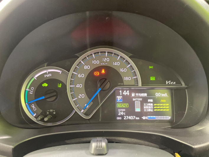 2017 Toyota Vitz DAA-NHP130 (UW-69f1f7b9c8028)[27]