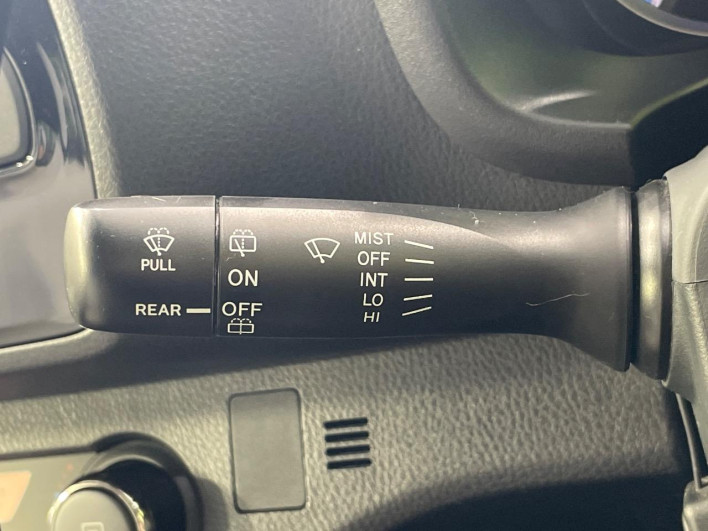 2017 Toyota Vitz DAA-NHP130 (UW-69f1f7b9c8028)[17]