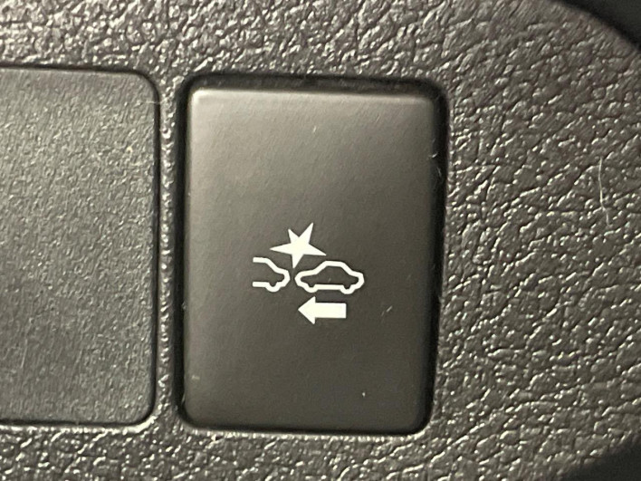 2017 Toyota Vitz DAA-NHP130 (UW-69f1f7b9c8028)[21]