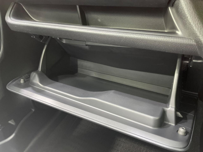 2017 Toyota Vitz DAA-NHP130 (UW-69f1f7b9c8028)[26]
